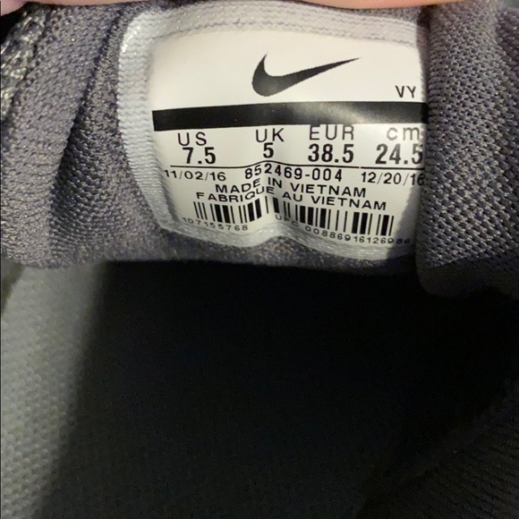 Women’s Nike shoes - Picture 3 of 4